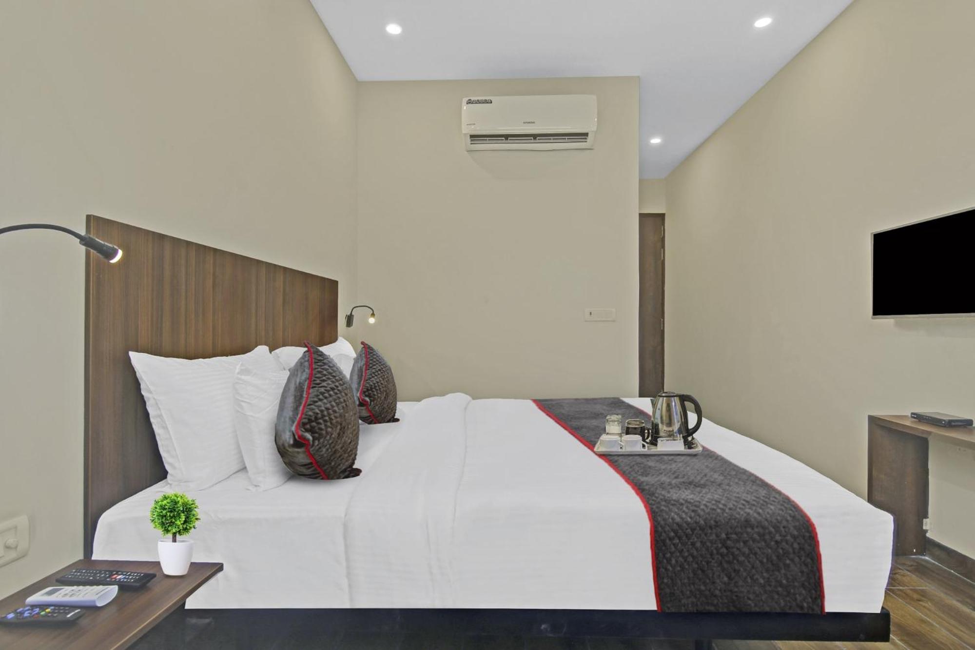 Hotel Townhouse Golden Frame à Ghaziabad Extérieur photo