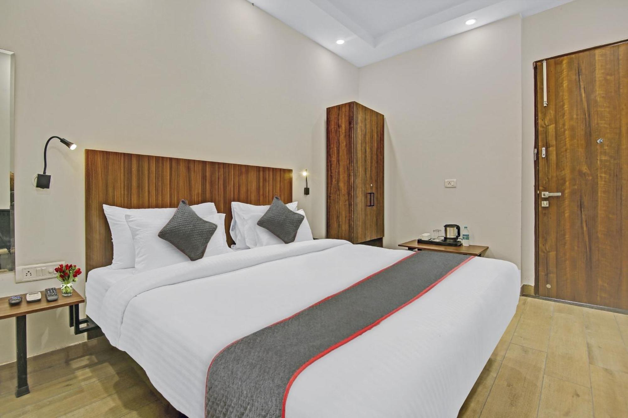 Hotel Townhouse Golden Frame à Ghaziabad Extérieur photo