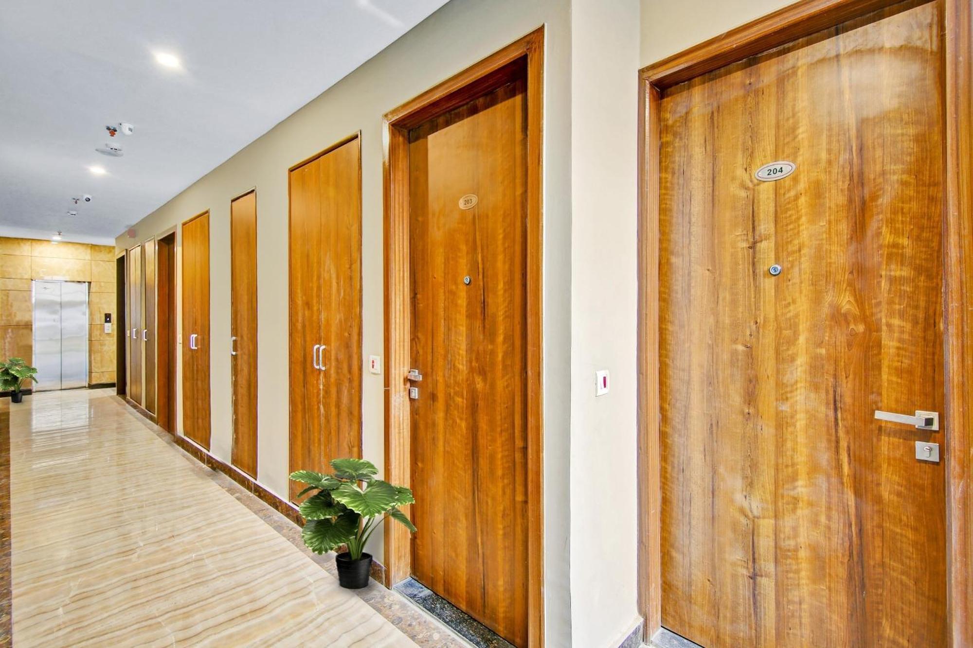 Hotel Townhouse Golden Frame à Ghaziabad Extérieur photo
