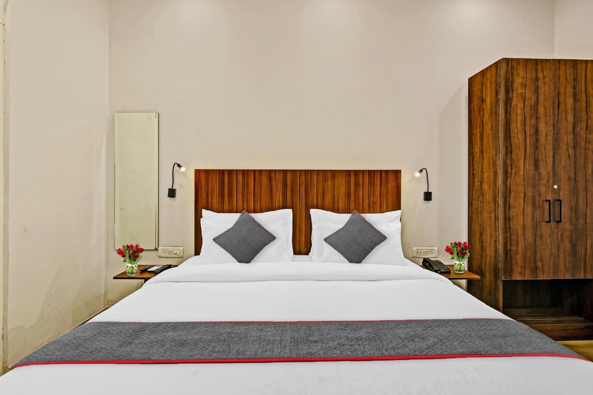 Hotel Townhouse Golden Frame à Ghaziabad Extérieur photo