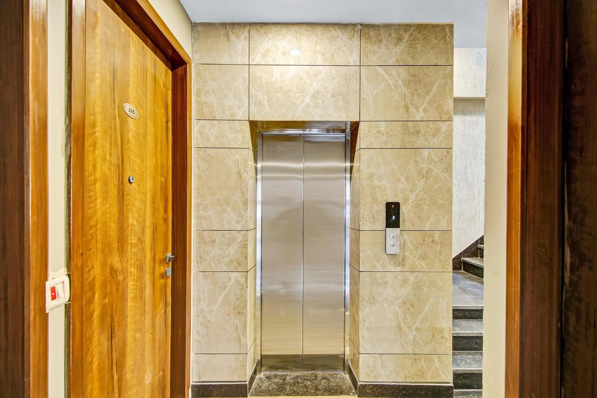 Hotel Townhouse Golden Frame à Ghaziabad Extérieur photo