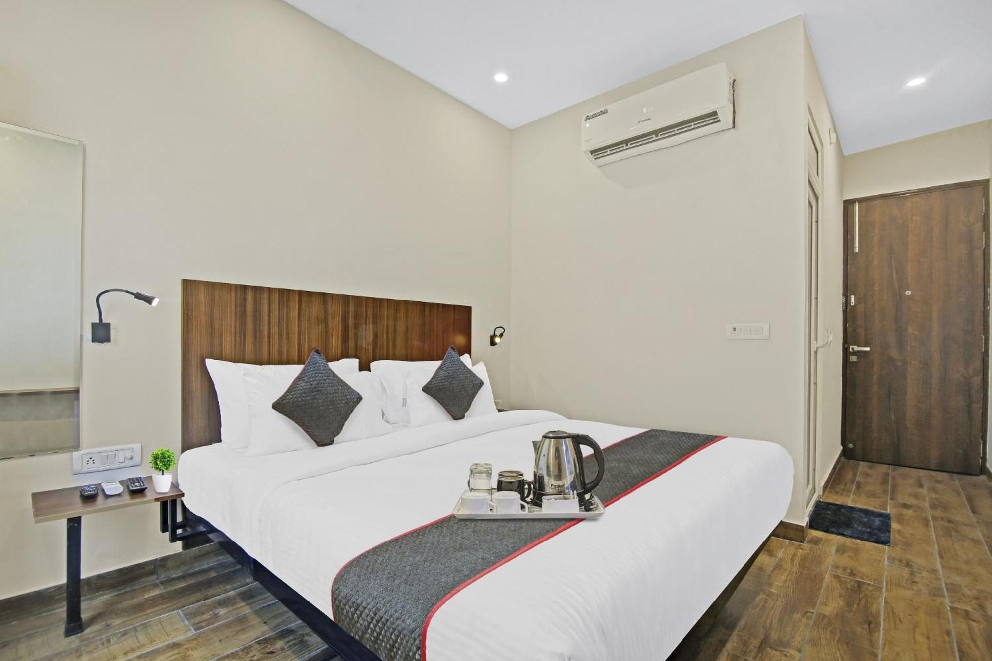 Hotel Townhouse Golden Frame à Ghaziabad Extérieur photo